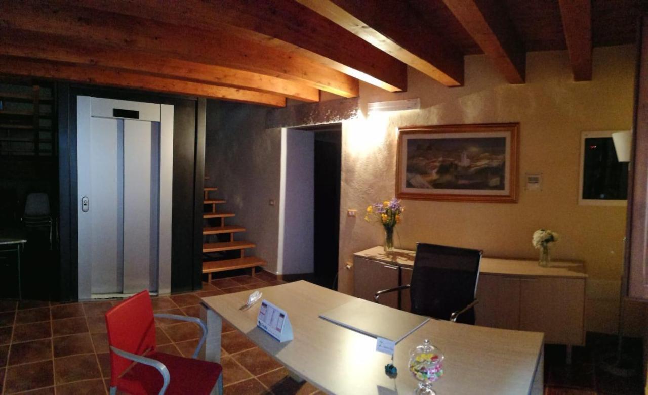 La Casa Del Borgo Bed & Breakfast Ittireddu Bagian luar foto