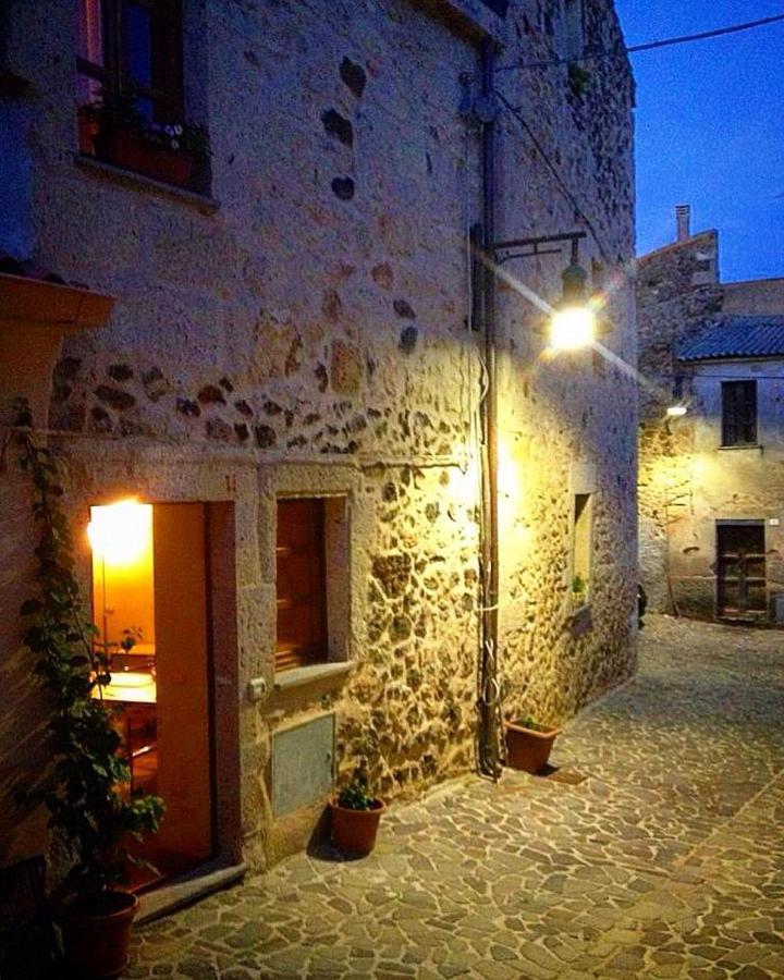 La Casa Del Borgo Bed & Breakfast Ittireddu Bagian luar foto